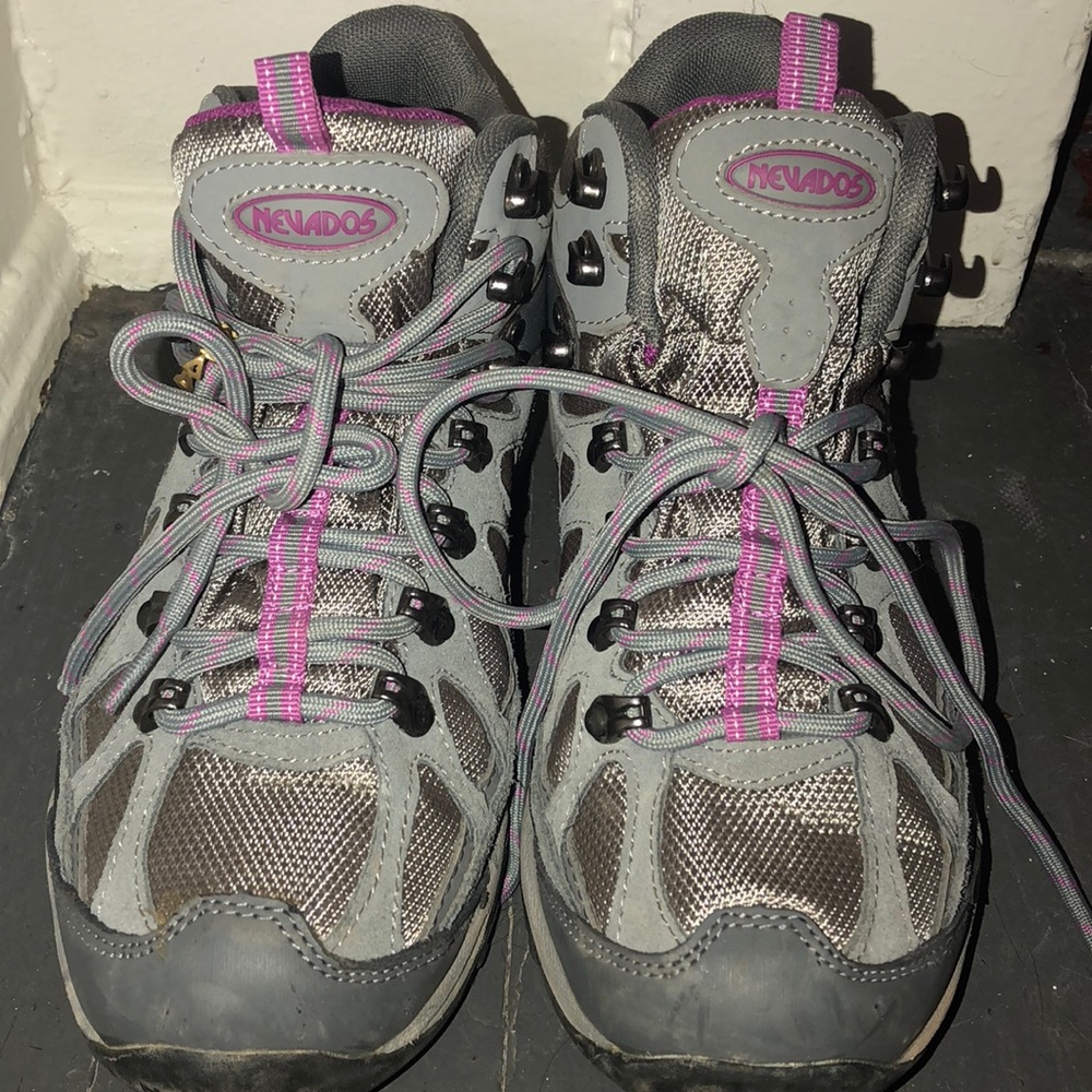 Nevados hiking boots